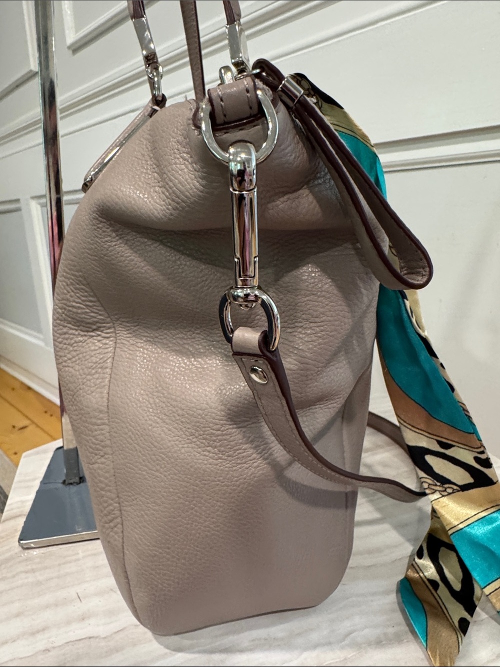 COACH Bag Kelsey Large Taupe Pebbled Leather Satchel Crossbody EUC - Picture 7 of 17